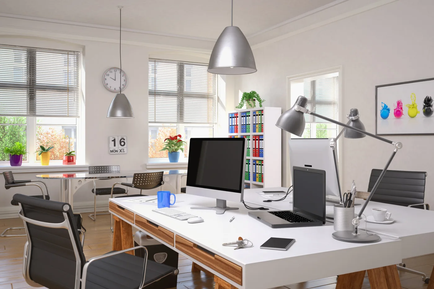 Postazioni informatiche in un ufficio